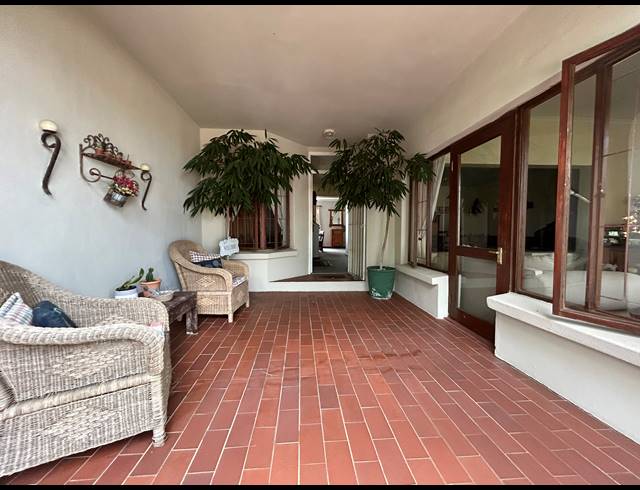 6 BEDROOM HOUSE FOR SALE IN FERREIRA TOWN